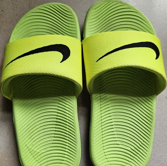Boys Nike slides - Picture 1 of 2